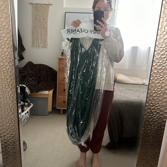 Reformation, Size 004, Baxley Dress, Emerald Green - Picture 3 of 4